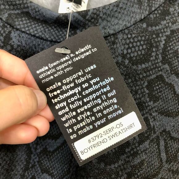 NWT Onzie Boyfriend Sweatshirt in Serpent Gray Blue Snake Print OS - Picture 3 of 6